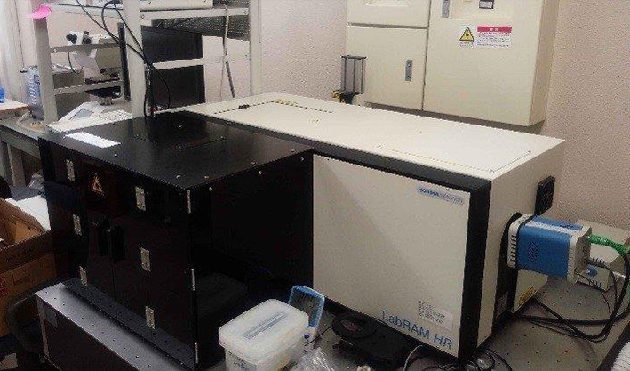 顕微ラマン分光装置
（Raman Microscopy machine Horiba LAb-RAM HR800）