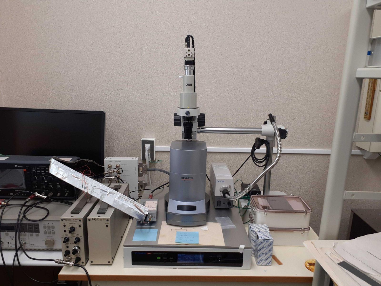 走査型プローブ顕微鏡（AFM SPM-9700 Shimadzu）