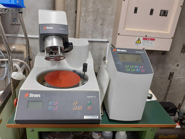 Rough and final polishing machine with programmable polisher (Struers)